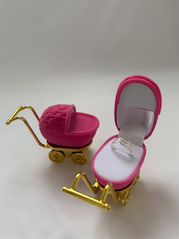 Caja anillo coche