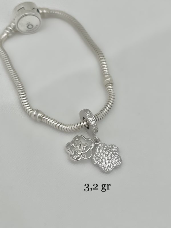 Charm Flores