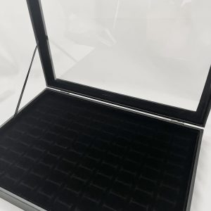 Exhibidor con vidrio anillos